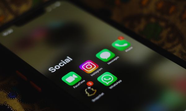 Gestion des réseaux sociaux, smartphone applications